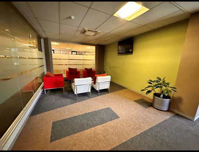 4,940M² OFFICE TO LET IN PARKTOWN